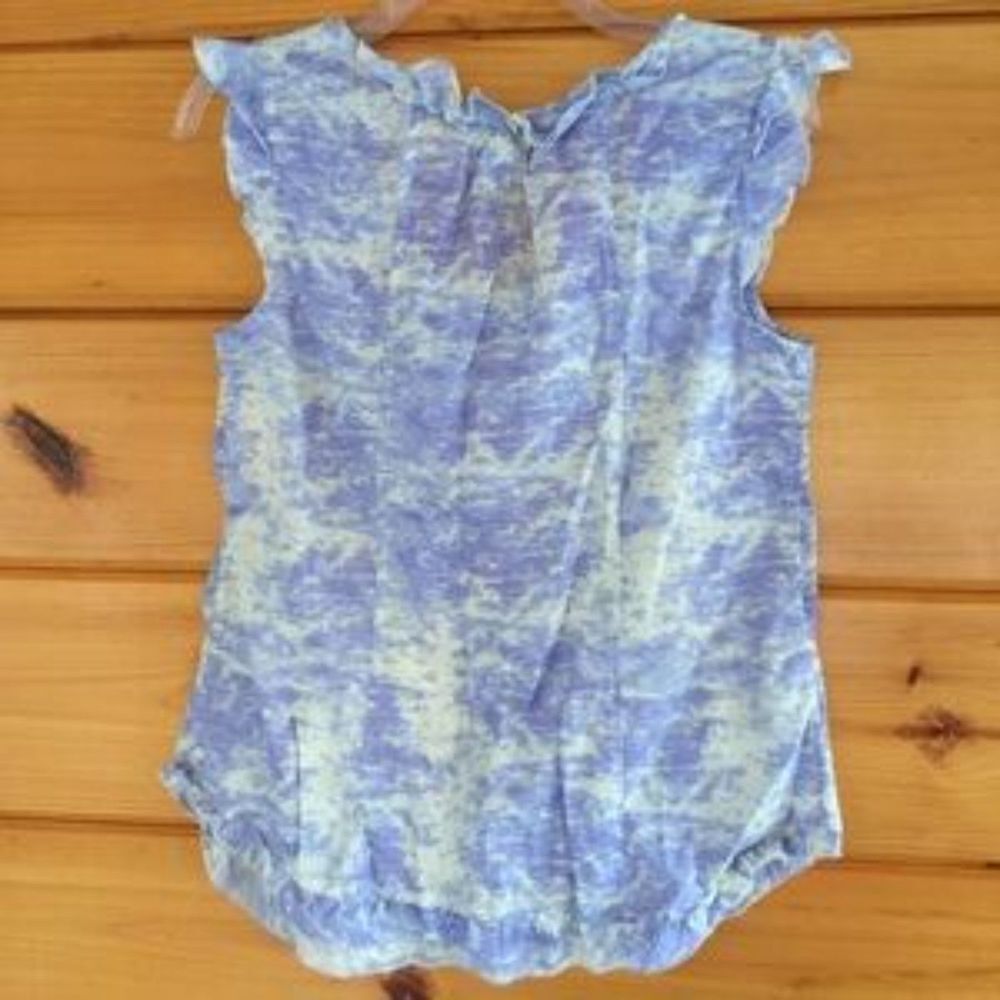 Calvin Klein Pretty Top, Ruffled Trim M - Picture 3 of 3
